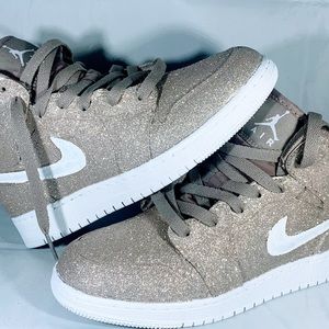 Air Jordan 1 Mid SE (GS)